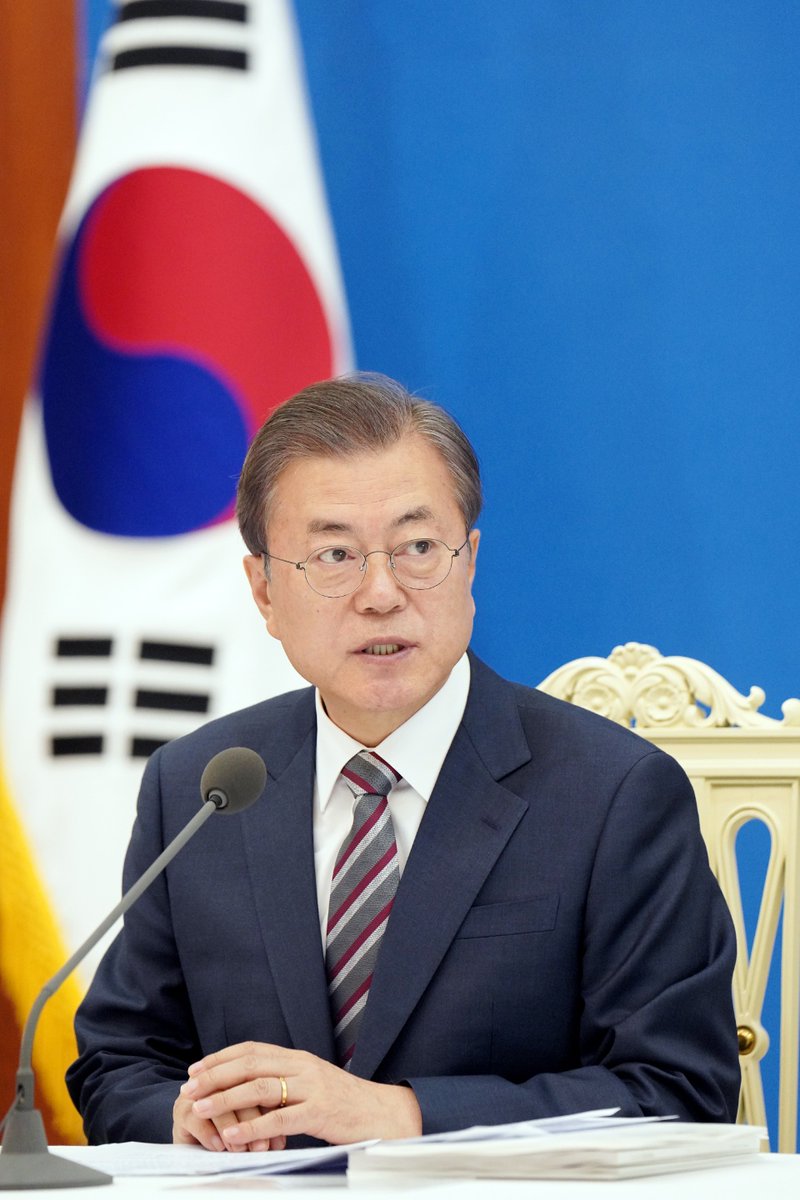 문재인 tweet media