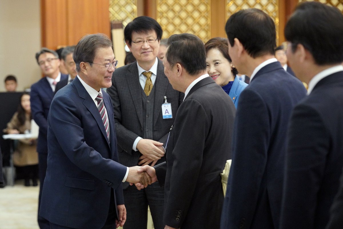 문재인 tweet media