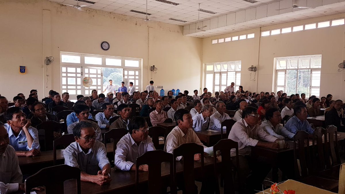UPLLtd's tweet photo. Our team at Vietnam organised 2-days farmer meeting to discuss about herbicides, Tarang and Ginga, followed by on-field demonstration at Mekong for farmers to see and trust.

Know more: https://t.co/AhOw73SP5q

#FarmerEngagement #FarmerMeeting #OpenAg #OnFieldWithUPL #Herbicides https://t.co/IQyo9BbdAL