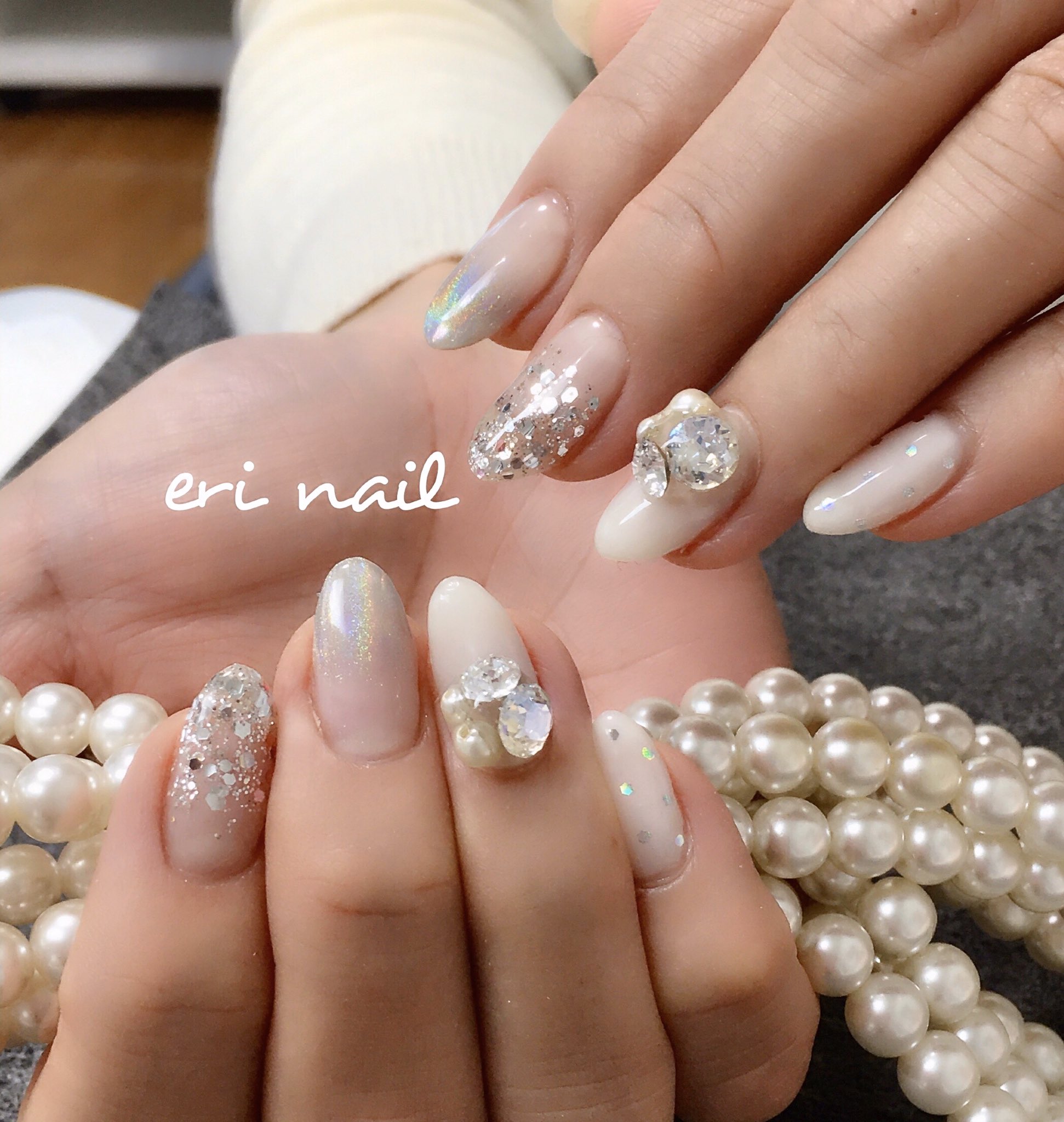 Eri V Twitter ホワイト キラキラネイル シアーホワイトにユニコーンやラメグラ Vカットストーンでキラキラ上品ゴージャスネイルが出来上がりました 一見派手になりそうな感じですが シアーホワイトが上品さを醸し出していますね