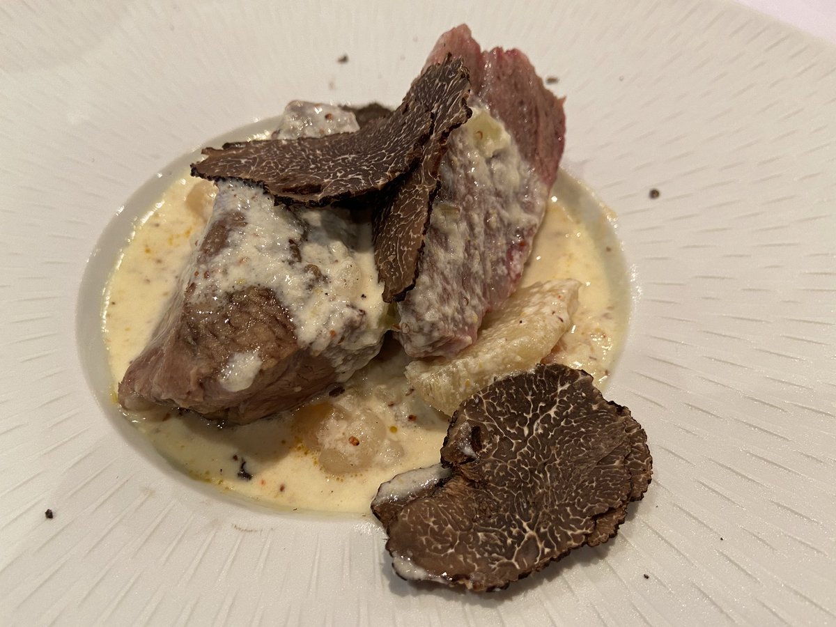 BlampinSolidair's tweet photo. Cette belle soirée de la commanderie des gastronomes de @marchederungis fut aussi un moment d’échange avec le pdt @Interfel @grandin_laurent sur le plaisir de savourer les @FruitsLegumesFR en toute saison ! N’oublions pas les fruits sur nos tables festives ! 🤶😋🍊🥭🥝🍍🥥🍎🍏🍐 https://t.co/3ySleLLFf5