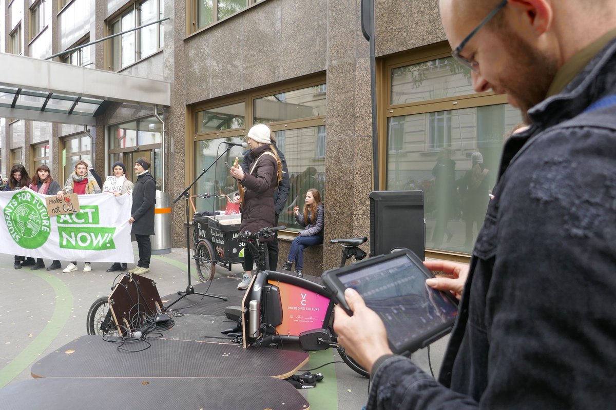 elmers87's tweet photo. An #ebike that unfolds into a fully functioning stage?
Needless to say I ABSOLUTELY LOVE #VeloConcerts and Jonas Skielboe's vision for it!
Read all about it:
https://t.co/FulRNGzERd
#NewStoryRide #NewStory
#UnfoldingCulture #GreenArts https://t.co/u73R3d7te9