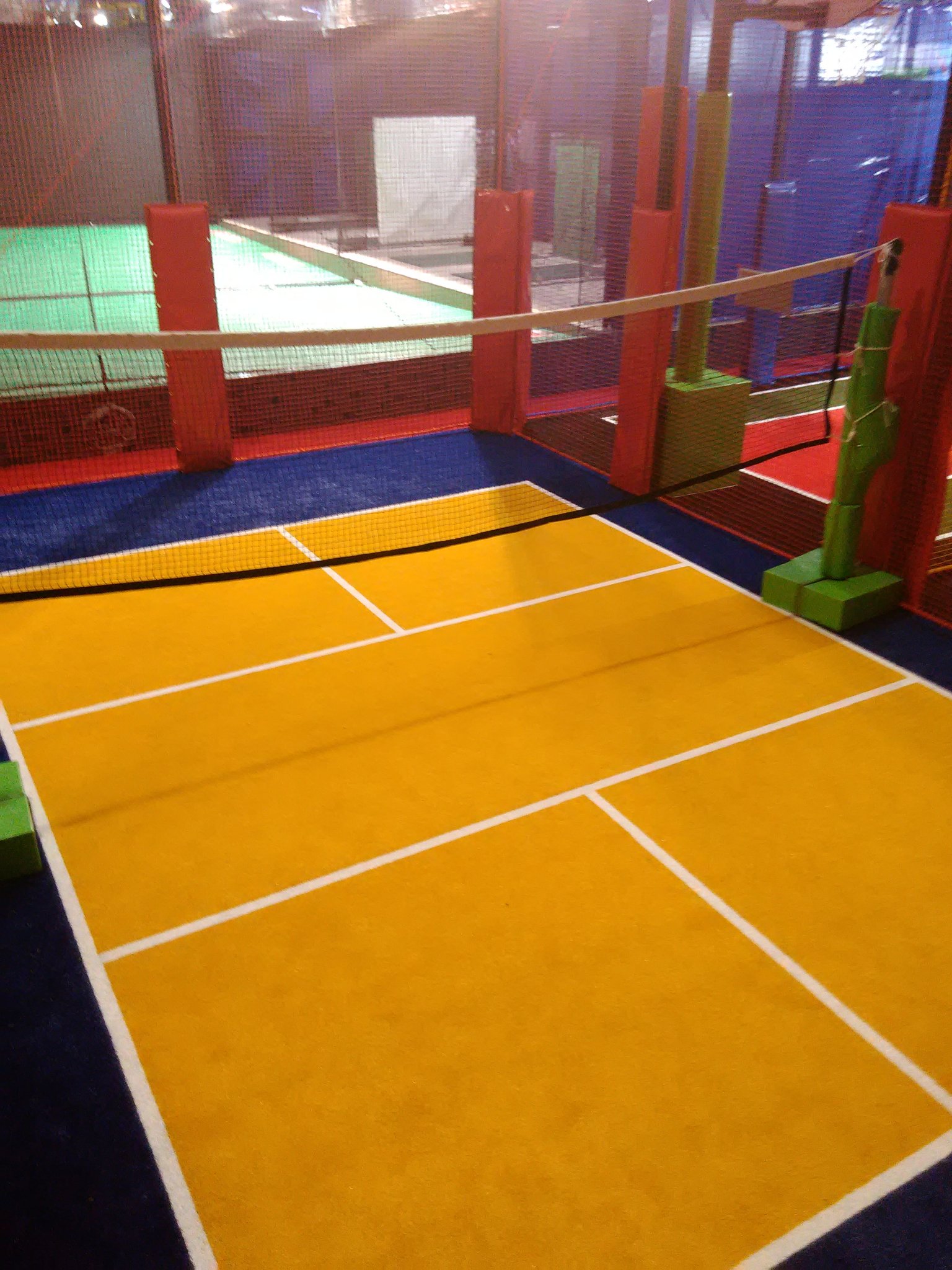 ラウンドワンスタジアム 武蔵村山店 スポッチャ情報 スポッチャコーナーから遊具施設のご紹介です マルチコート こちらも人工芝生床となっており バレーボールやバドミントンなど友達と白熱すること間違いなしッ この機会に皆様 ラウンドワンスタジアム 武蔵村山店 スポッチャ情報 スポッチャコーナーから遊具施設のご紹介です マルチコート こちらも人工芝生床となっており バレーボールやバドミントンなど友達と白熱すること間違いなしッ この機会に皆様