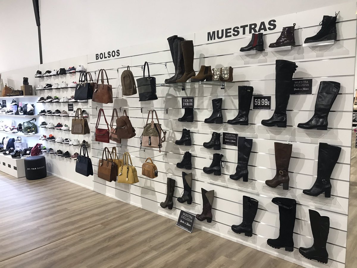 🎄¿Todavia tienes pendiente algún regalo 🎁 de Navidad? En la nueva tienda 👉🏻 AVATAR SHOES de Arnedo te lo ponemos fácil. 🛍 Cientos de modelos donde elegir para hombre y mujer en todos los estilos: zapato, bota, botín... Marcas propias, piel, calidad, diseño y buen precio. 🙋🏼‍♀️