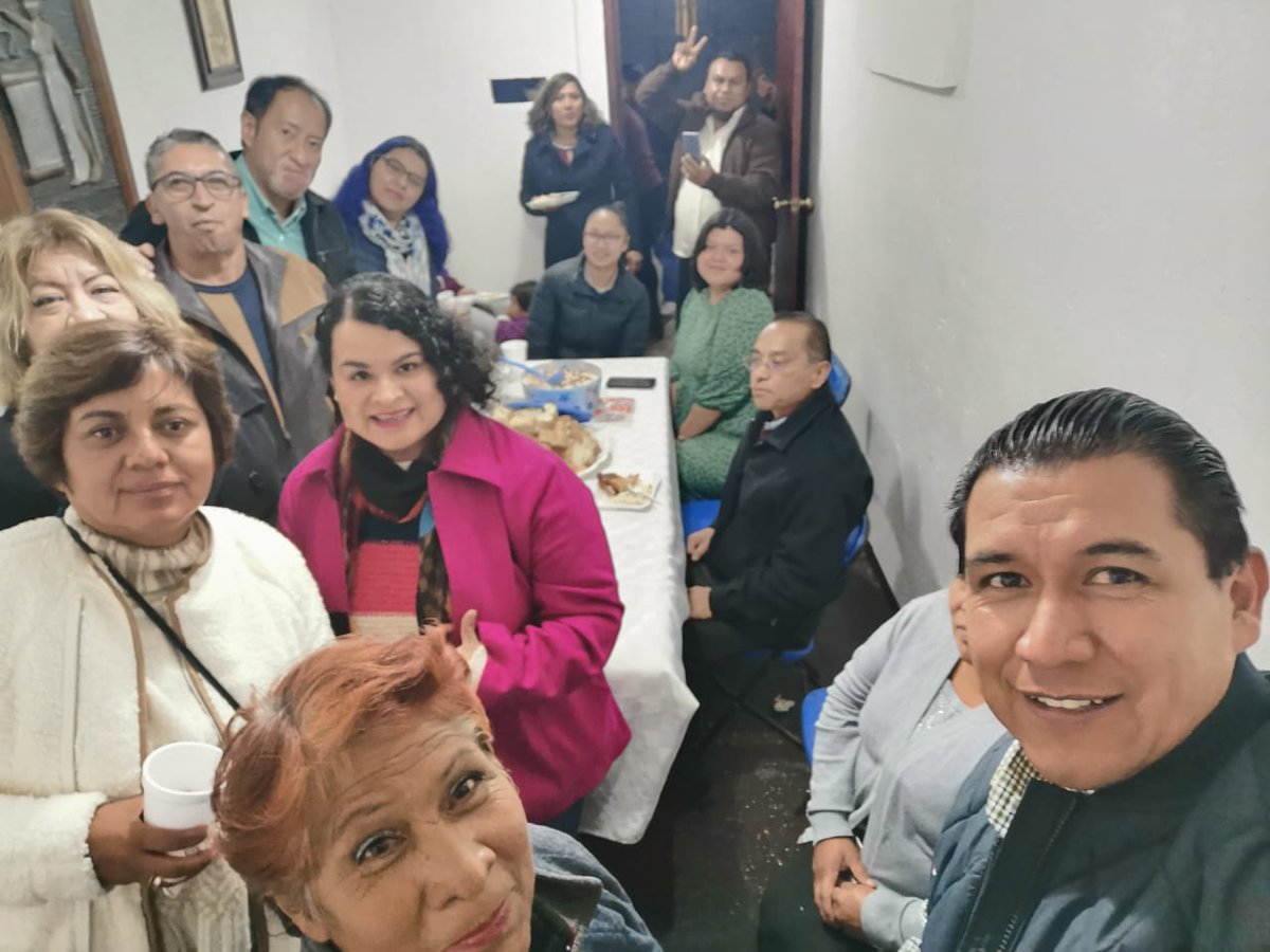 DelaOSot's tweet photo. Convivio "Navidad - Fin de año" e intercambio de obsequios. 

#GraciasEquipo https://t.co/dMwkEnqnTl