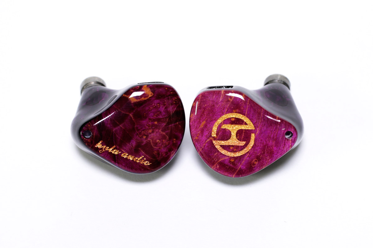 HYLA_Audio's tweet photo. 【新製品来週12/24発売】

トリプルハイブリッドイヤホン
「Sarda」
（高域から超高域を担当する圧電セラミック振動板ドライバー１基、 低域用のダイナミックドライバー1 基、中高域用のBA ドライバー2 基による構成）

https://t.co/ViX6CjqArg

#HYLA #Sarda https://t.co/xw7gQrORs8