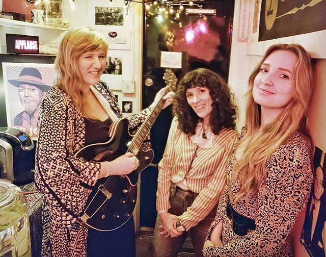 LargoLosAngeles's tweet photo. Busy backstage this evening, so many incredible guests they were sound checking in the halls!
#WatkinsFamilyHour #XmasShow
#AnnaVogelzang
#JamieDrake
#MadisonCunningham โค๐โค๐โค๐โค๐
#applause
#DrJohn ๐
12/18/19 https://t.co/GoRPCa53zN https://t.co/zUfmsfBbro
