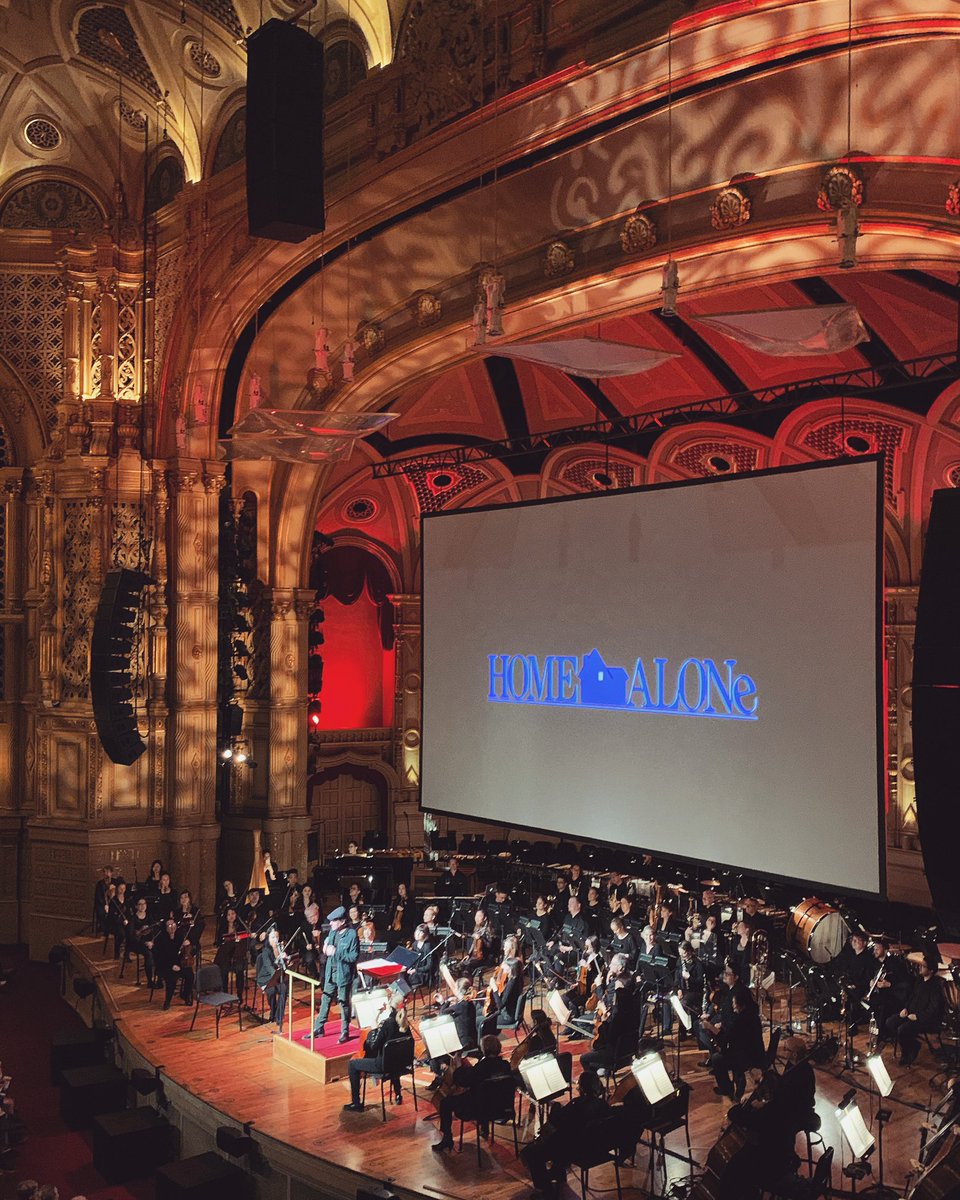 georgeelizabeth's tweet photo. After just watching a @netflix special on #HomeAlone and director Chris Columbus, he shows up at the @VSOrchestra Home Alone show tonight! So cool, and such a fun night! Thanks #VSO and Chris for finding time while filming Christmas Chronicles in Vancouver! https://t.co/ObTROvJjbk