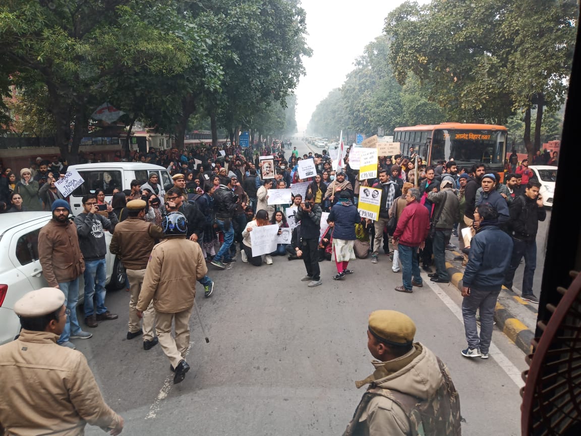 cpimspeak's tweet photo. More photos from the Mandi House protest where the police detained all protesters who were going to march against the CAA. The BJP Govt has shown its true autocratic colours. #NOtoCAA https://t.co/SEVnPHYfxy