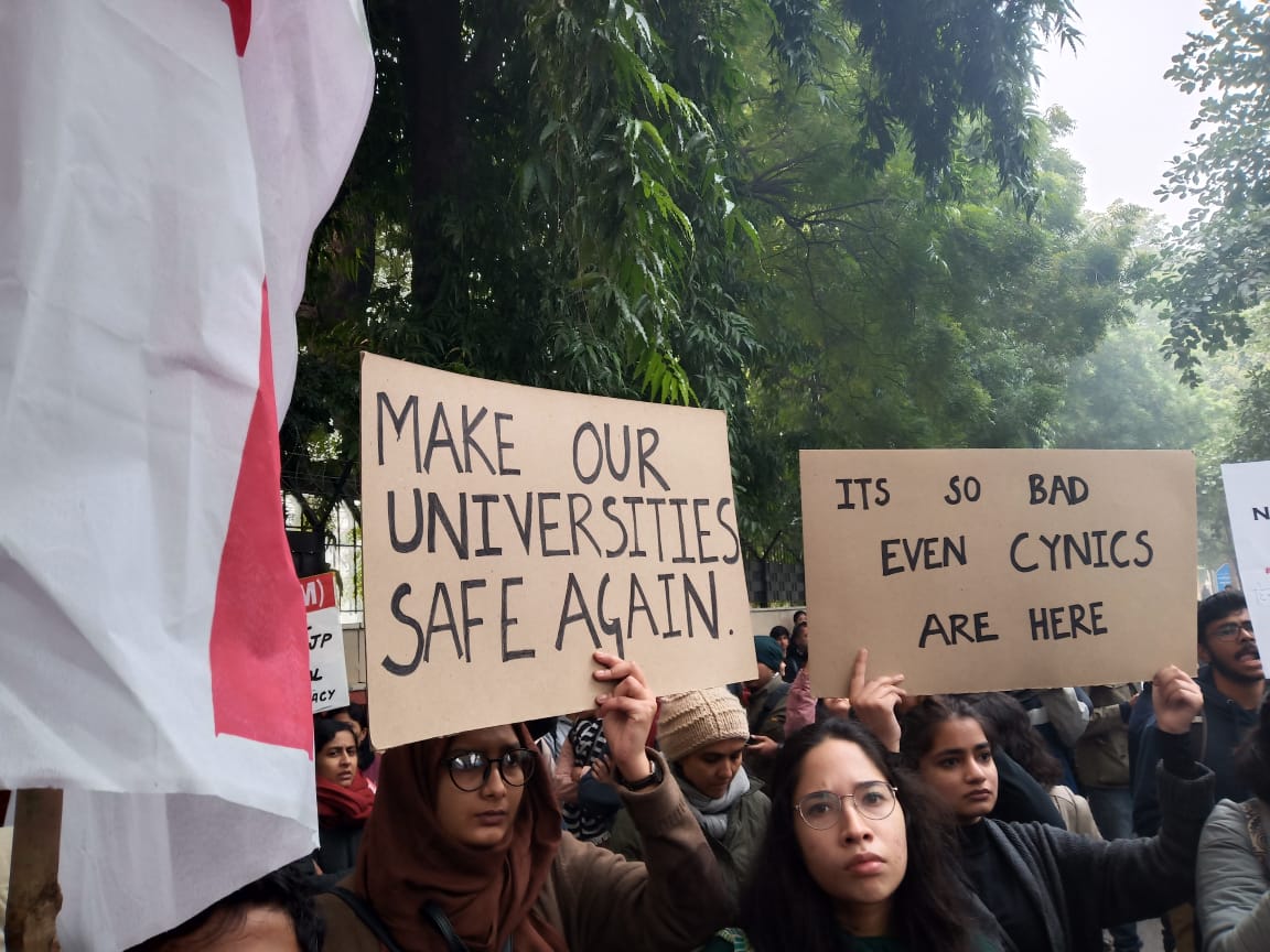 More photos from the Mandi House protest where the police detained all protesters who were going to march against the CAA. The BJP Govt has shown its true autocratic colours. #NOtoCAA