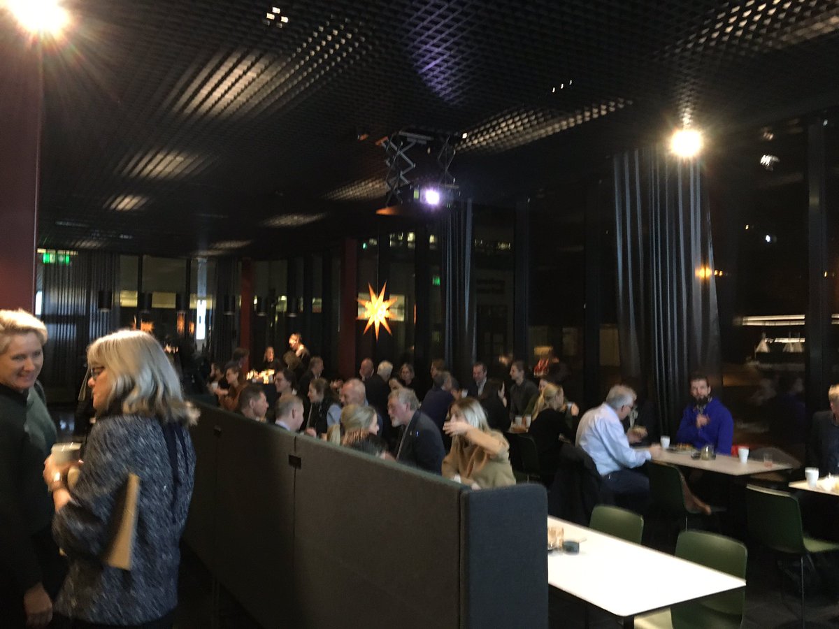 GanslandtSofia's tweet photo. Ellinor Johansson, Byggdialog – Entreprenör i en annorlunda process. #AWorkingLab #byggdialog  #johannebergsciencepark @JohannebergSP  #Akademiskahus valde att arbeta med grymma företaget @Byggdialog när de ville synka sin byggprocess med innovationsprocesser. Googla dem! https://t.co/2iuG7rsYXp