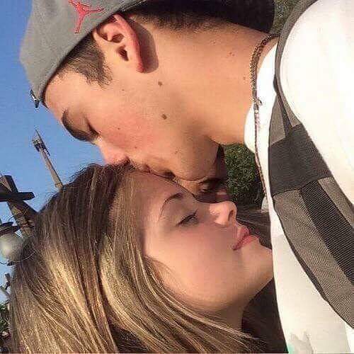 stywyffs's tweet image. Forehead kisses are still the best.