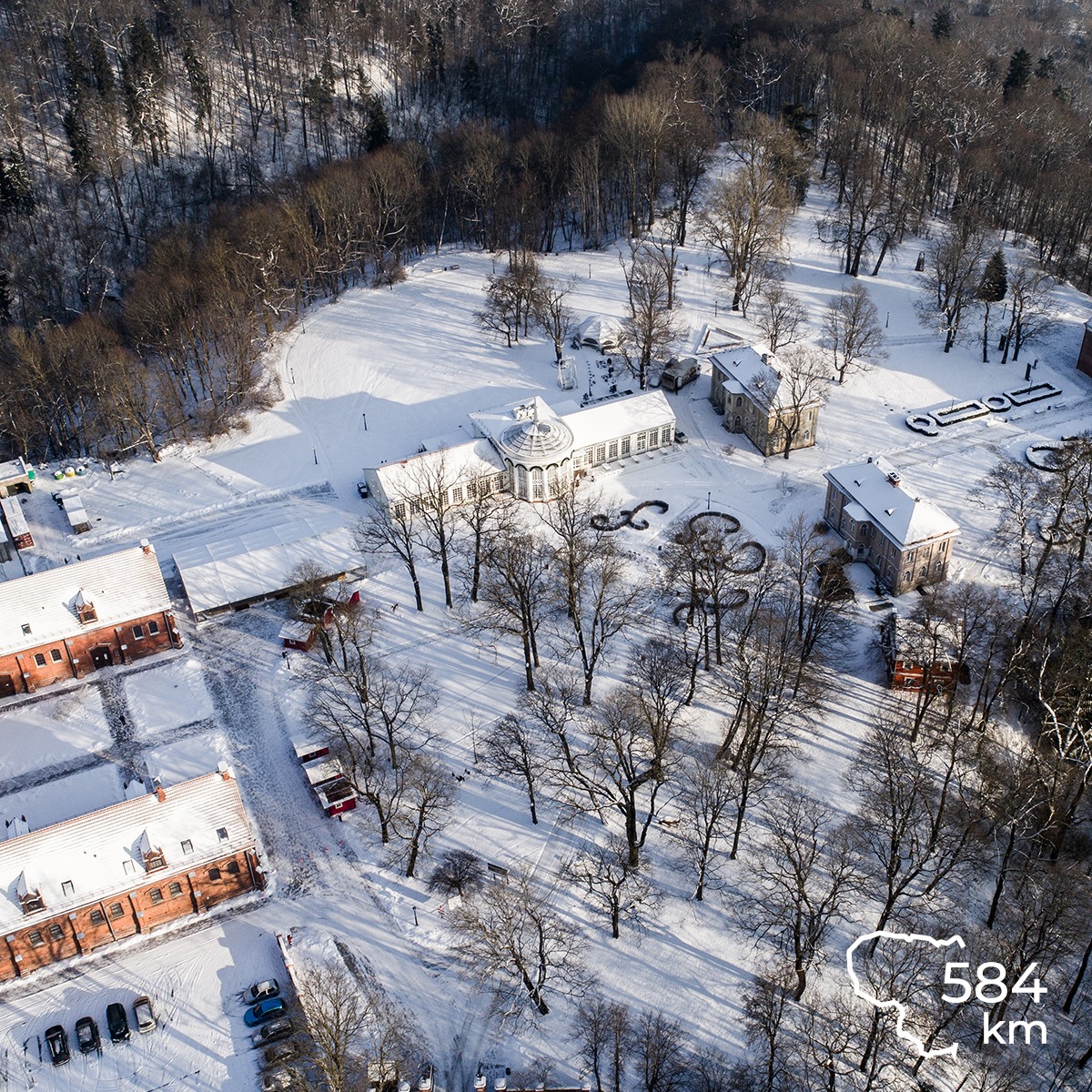 584km2's tweet photo. Raudondvaris Manor is a monument dating from the beginning of the 17th century and is a fine example of Lithuanian Renaissance architecture. 
https://t.co/Uae2pibo3U

#584km https://t.co/sfuKotr0d2