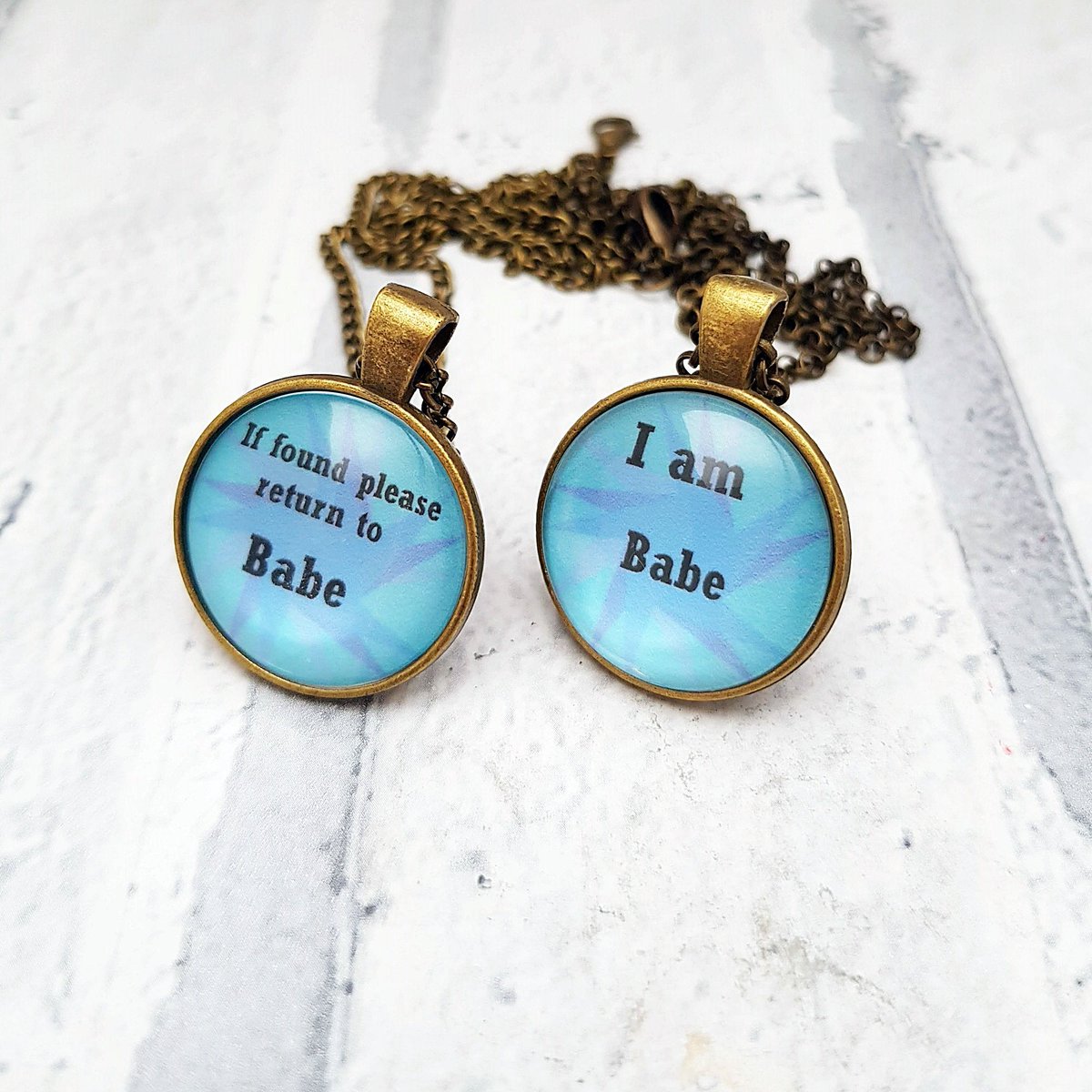 martisanne's tweet photo. Couples gift, matching necklace, couples pendant, set of 2, wedding gift, engagement present, valentines gift, romantic, anniversary gift https://t.co/pqhSXUNSjX #TMTinsta #EtsyTeamUnity #EngagementPresent https://t.co/kDciu4ZP0P