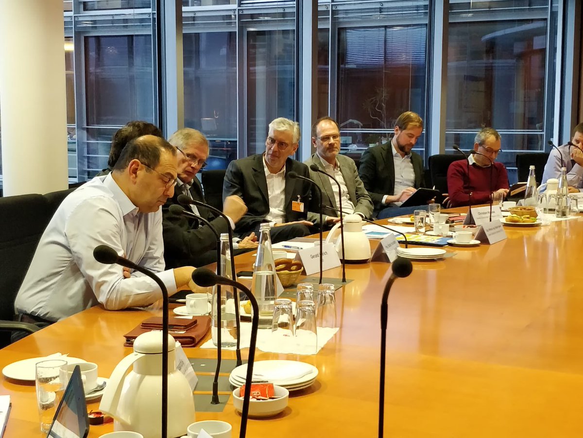 _MartinNeumann's tweet photo. 15. Fraktionsforum Energie mit Ralph Appel vom @VDI_News beschließt ein spannendes Experten-Jahr. Themen waren u. a. #CO2-Bepreisung, #Wasserstoff, Green Deal. Es wurde wieder klar, es geht nur mit ganzheitlichen Ansatz, in Einklang mit unseren Partnern in 🇪🇺! #FFE19 @VDI_Politik https://t.co/Qe0iVxwVjZ
