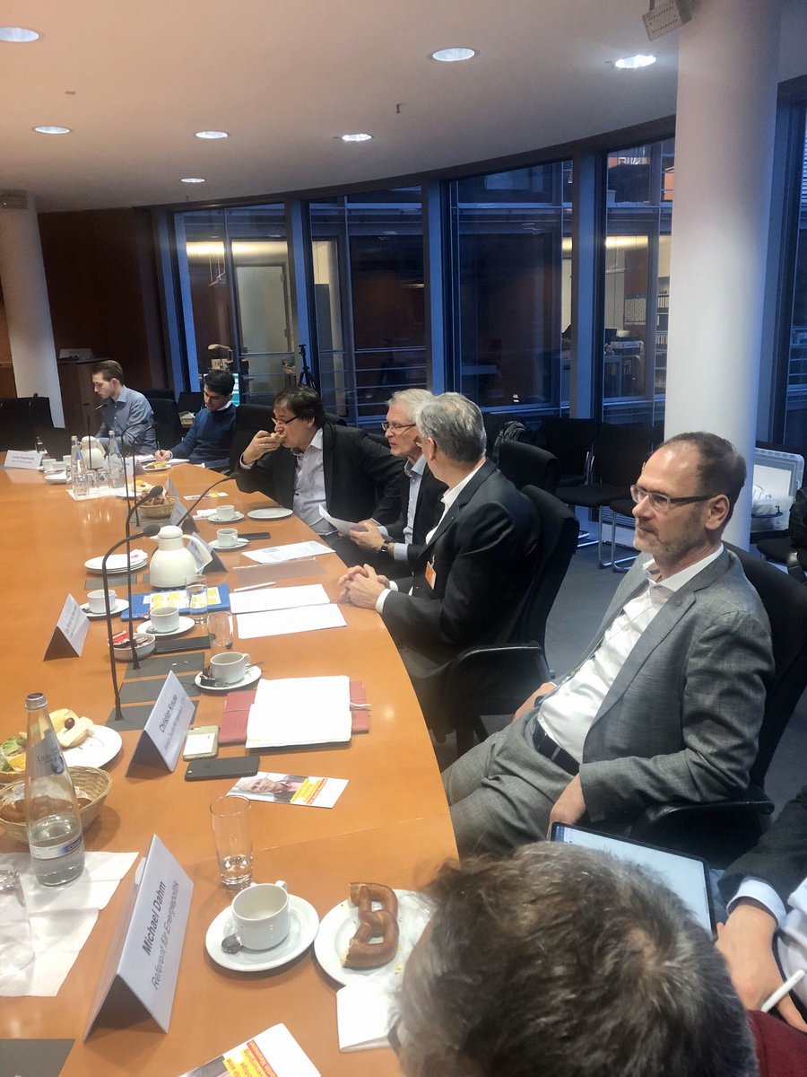 _MartinNeumann's tweet photo. 15. Fraktionsforum Energie mit Ralph Appel vom @VDI_News beschließt ein spannendes Experten-Jahr. Themen waren u. a. #CO2-Bepreisung, #Wasserstoff, Green Deal. Es wurde wieder klar, es geht nur mit ganzheitlichen Ansatz, in Einklang mit unseren Partnern in 🇪🇺! #FFE19 @VDI_Politik https://t.co/Qe0iVxwVjZ