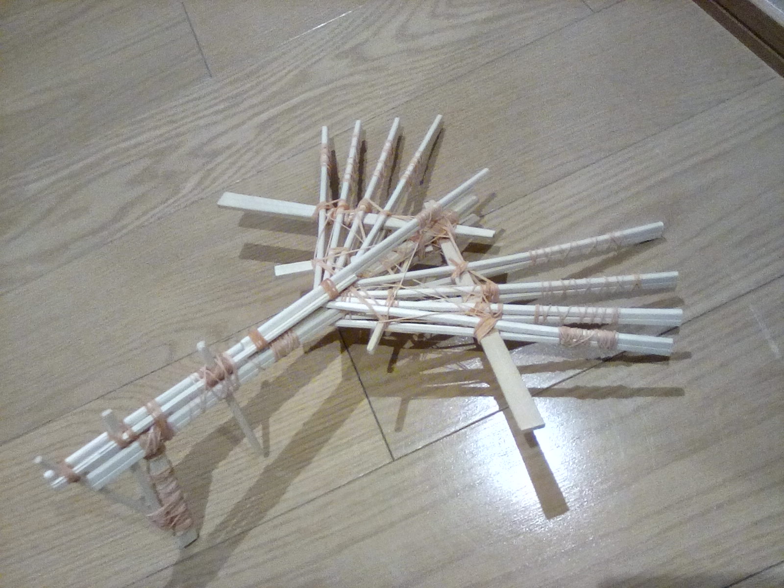 Toroiyaru 友人とクロボンのビーコックスマッシャーを割り箸鉄砲で再現しました 9 3発打てましたww エグいww クロスボーン ガンダム ビーコックスマッシャー ゴム鉄砲 エグい T Co Orobxkkxfd Twitter