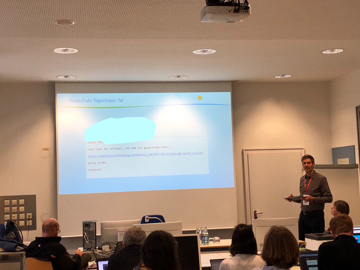 annekatweiss's tweet photo. @MiBWitt erzählt an der ALP über seine ersten Erfahrungen mit #Barcamp und @DejanFreiburg - und die Umsetzung an seiner Schule (Pädagogischer Tag als Barcamp) #twitterlehrerzimmer #BayernEdu #mgt19 https://t.co/6ZUTuxuQYk