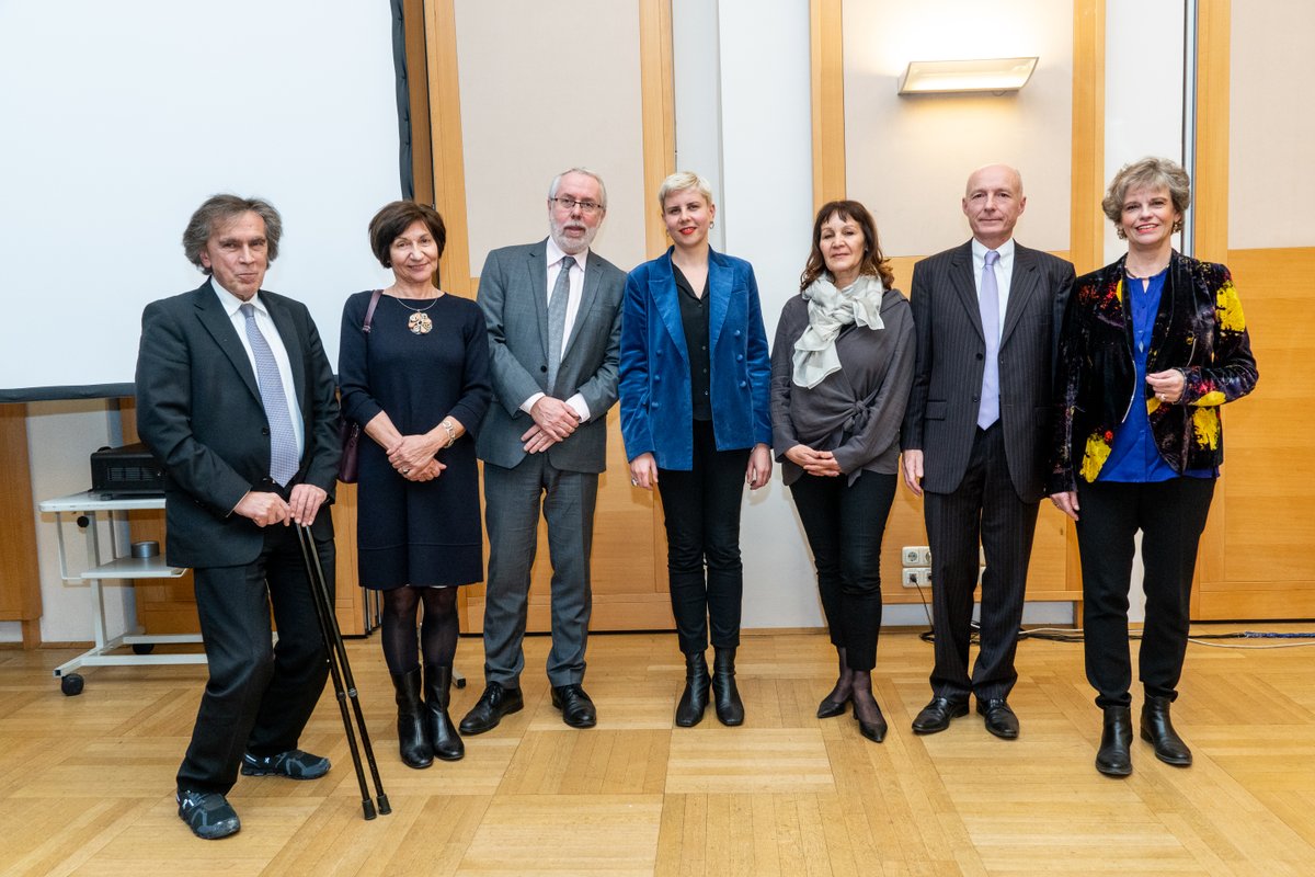 EUNICAustria's tweet photo. Gestern waren wir in der @DA_vienna. Wir bedanken uns bei @andreibalin für die Fotos! Wir bedanken uns ganz herzlich bei unseren DiskutantInnen: @gittezschoch (@EUNIC_Global),  Sabine Haag (@KhmWien), Ondřej Černý, @kali0302 (@univienna), Stephan Vavrik (@MFA_Austria). https://t.co/YtVtKMFrHJ