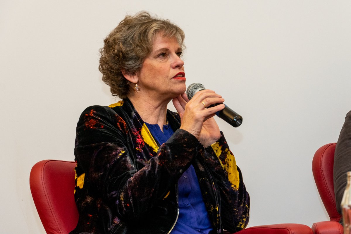 EUNICAustria's tweet photo. Gestern waren wir in der @DA_vienna. Wir bedanken uns bei @andreibalin für die Fotos! Wir bedanken uns ganz herzlich bei unseren DiskutantInnen: @gittezschoch (@EUNIC_Global),  Sabine Haag (@KhmWien), Ondřej Černý, @kali0302 (@univienna), Stephan Vavrik (@MFA_Austria). https://t.co/YtVtKMFrHJ