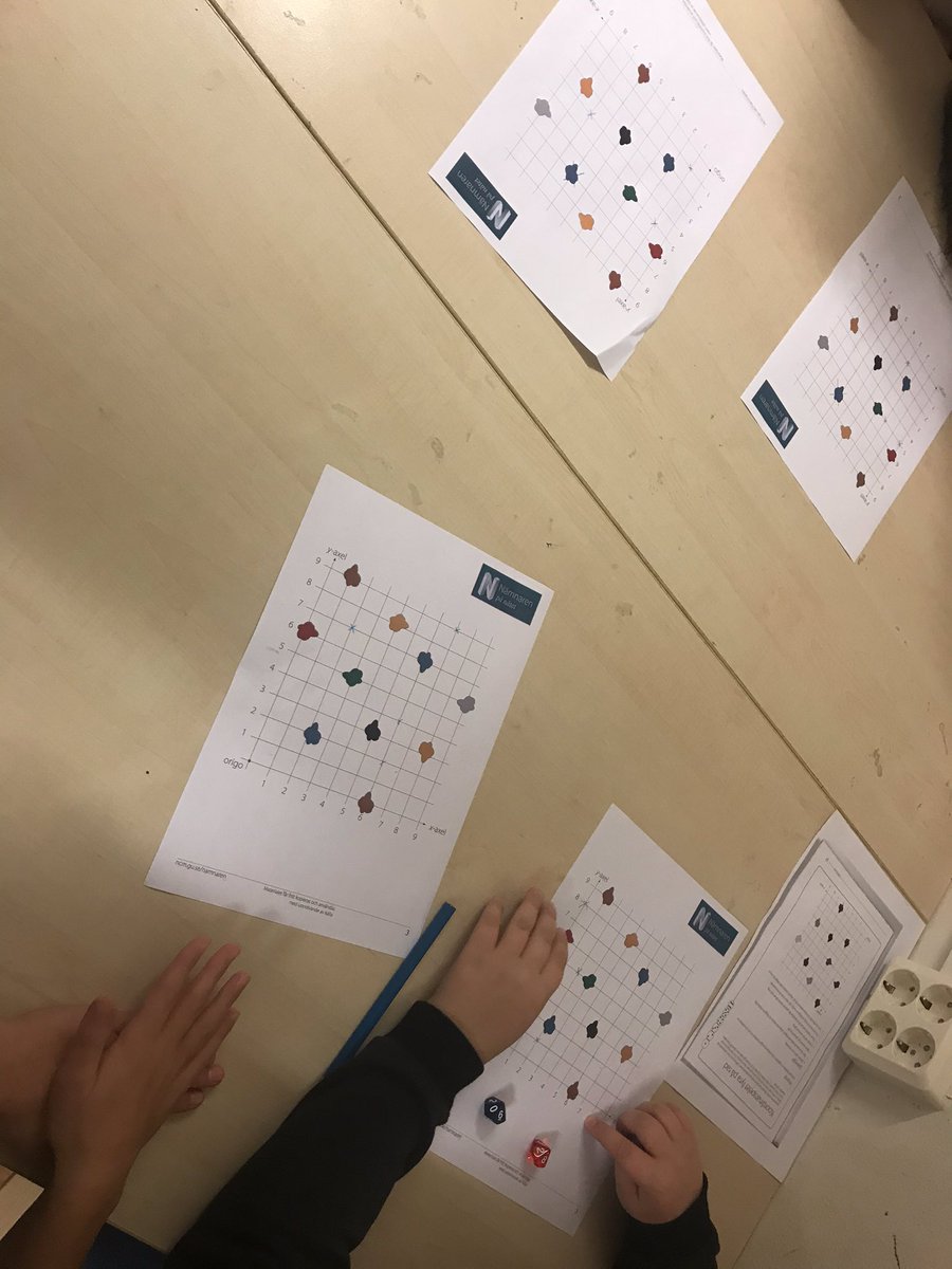 EriksbergSkol's tweet photo. Idag lär årskurs 3 oss i årskurs 2 olika mattespel. #vilärtillsammans #solskol #älskamatematik https://t.co/7sHvjDwcUx