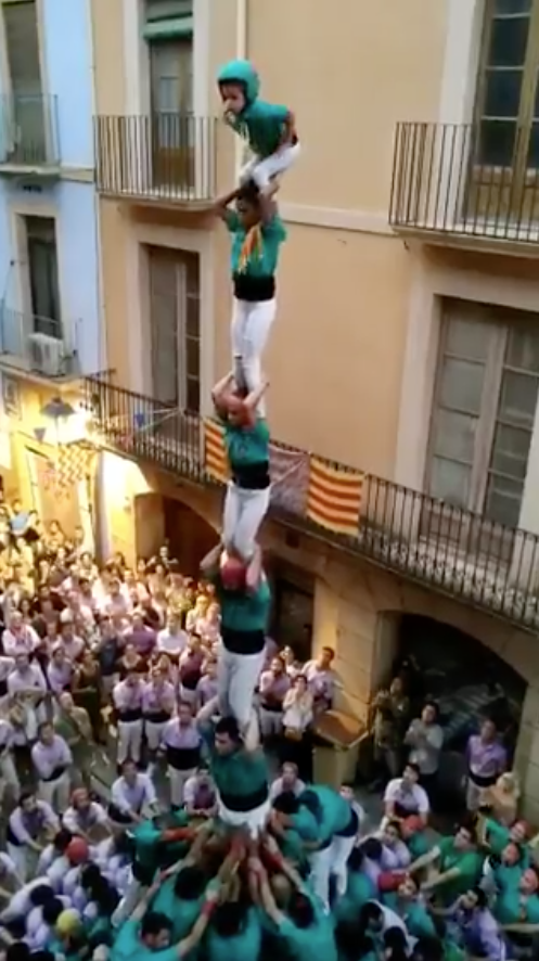 revistacastells's tweet photo. El creixement de la @CCSPISP s’ha tornat a fer evident aquest 2019. Els de la camisa verda s’han anotat el 2de8 amb folre en més d’una ocasió i han fet les paus amb el pilar de 7 amb folre
https://t.co/c4gdc94jkE
#castellers #Resum2019 https://t.co/qVYGPKxEyJ