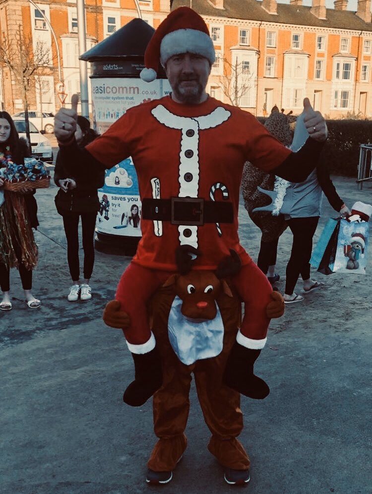 What’s your Christmas Day routine?
Presents🎁 
Breakfast🍳 
Family time👨‍👩‍👧‍👦
Jump in the North Sea? 🌊🏊‍♂️ 
<a href="/AndrewGoldson1/">@AndrewGoldson Goldiefather</a> is raising money for Cancer Research, by jumping in the North Sea on Christmas Day!
Support him here👇🏽
justgiving.com/Andrew-Goldson…

#PlumbersDoingGoodThings