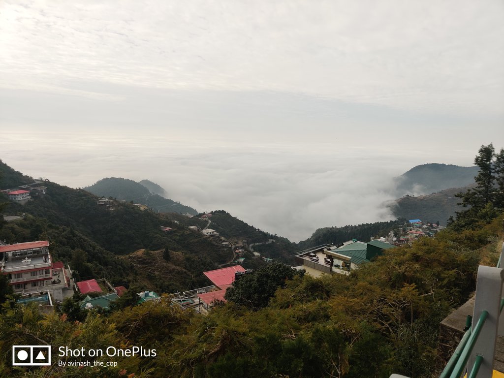 avinash_the_cop's tweet photo. Clouds over Dehradun Valley and Sunshine in Musooorie. #contrastmatters https://t.co/av5ar12eqh