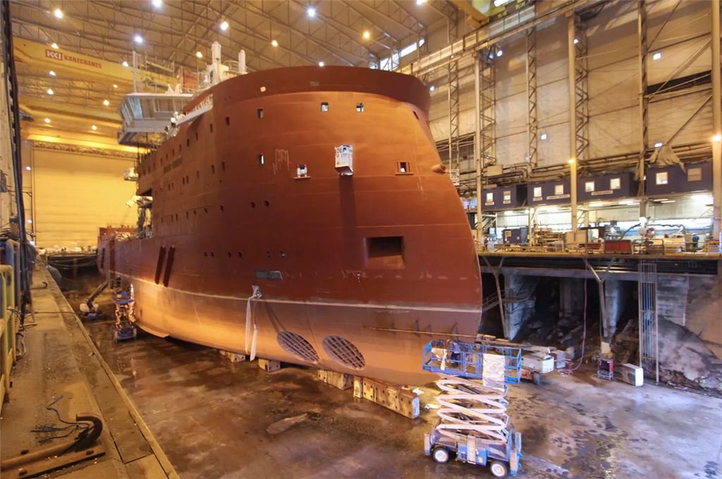 VesselFinder's tweet photo. Ulstein Yard Number 315 under roof
https://t.co/jzD7twNRMi #Ulstein #UlsteinVerft #SOV #ServiceOperationVessel #OffshoreWind https://t.co/5Ofz36SvlD