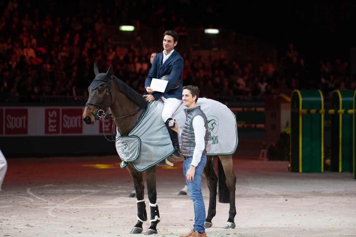 alogoanalysis's tweet photo. Nous avons eu le plaisir d'offrir notre outil d'analyse des performances, le #MovePro au meilleur cavalier de l'épreuve de combinaison du samedi au @CHIGeneve. C'est un grand honneur d'avoir pu l'offrir au numéro 1 mondial 🇨🇭 @steveguerdat ! Encore bravo!➡️https://t.co/p9dqutBUJG https://t.co/SC5u94bN8S