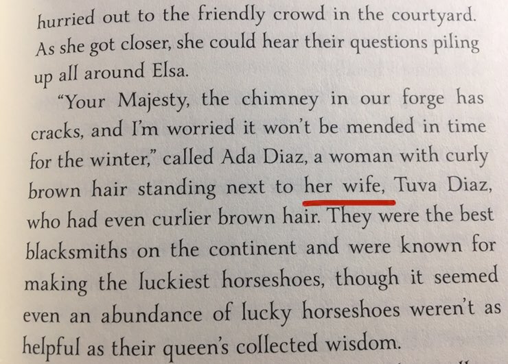 J'étais en train de lire La Reine des Neiges 2 - La Forêt des Ombres et si en VO Ada Diaz a une femme appellée Tuva Diaz dans la version VF Tuva Diaz devient... son mari (@HachetteRomans ça va d'effacer un couple lesbien comme ça ?)