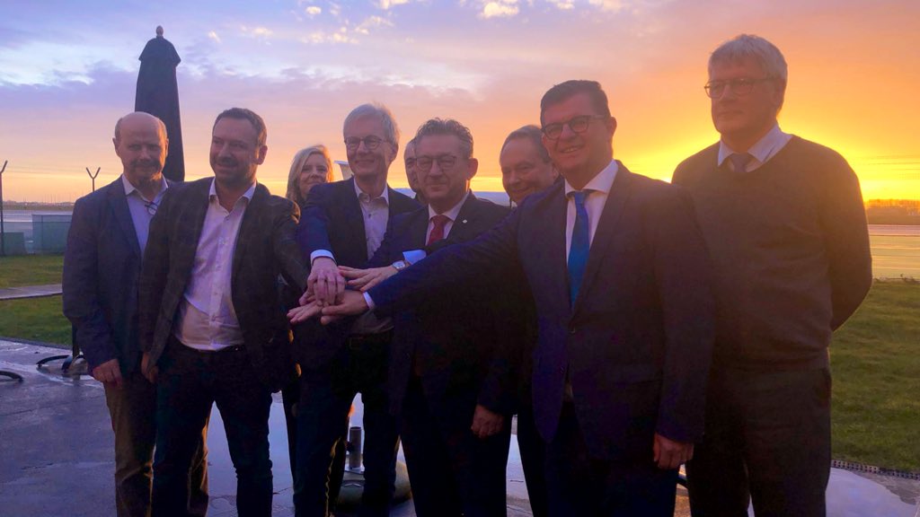 Ziekenhuizen @azdamiaan en <a href="/azsintjan/">AZ Sint-Jan Brugge AV</a> bundelen de krachten in het belang van de Oostendse patiënt! 💪🏻

Burgemeester <a href="/Barttommelein/">Bart Tommelein</a> trok mee aan de kar voor deze samenwerking. Het bestuursakkoord voor #Oostende wordt gerealiseerd.