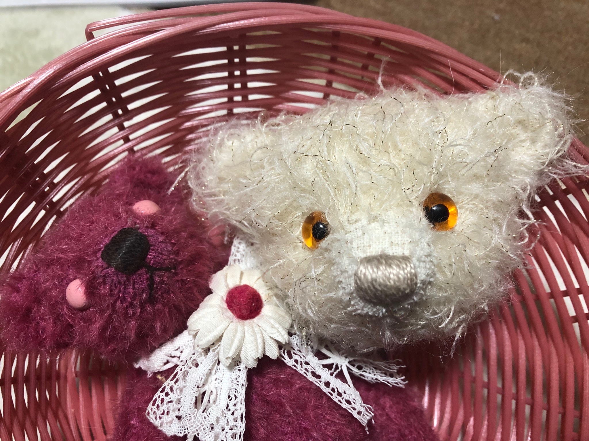 くまゆめ キラキラベアちゃん お耳がつきました ぬいぐるみ針で指を刺しちゃって血が出ちゃったけど モヘアにはつかなくて良かった キラキラの感じがなかなか写真ではお伝えできず アポロヨリオッキイコダヨ テディベア テディベア制作中