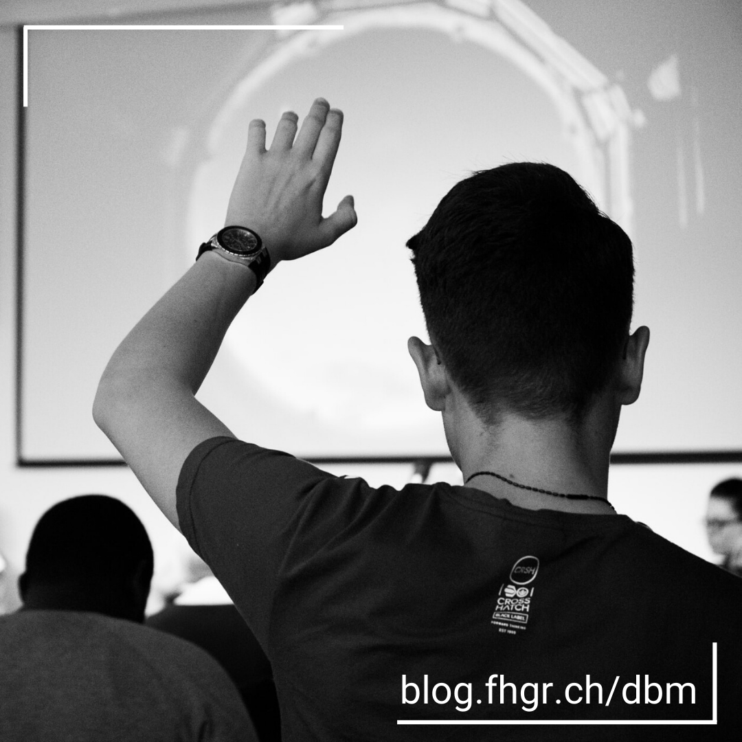 fhgrdbm's tweet photo. Im Modul Einführung E-Business Management erhalten unsere DBM-Jüngsten erste Einblicke in ihre zukünftige Arbeitswelt. Mehr zum Modul jetzt auf dem DBM-Blog! https://t.co/qnwms6Qfcs #fhgr #fhgrdbm #Ebusinessmanagement ^ia https://t.co/whKnu3U9jj