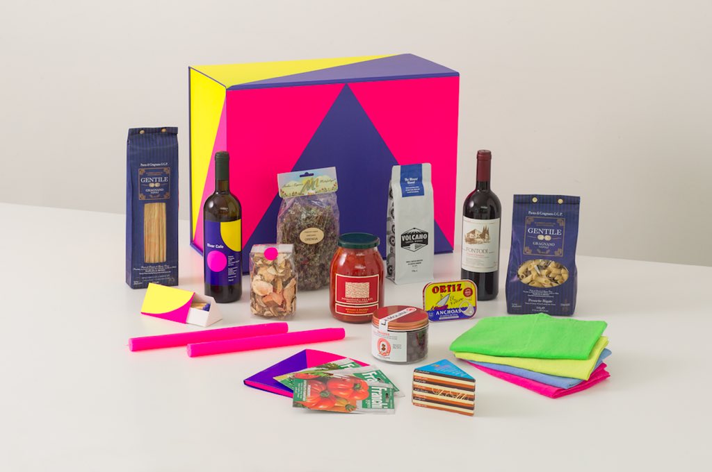 Today is the last day for deliveries of our gift boxes in time for Christmas. You can order online, email or call the restaurant to place an order. rivercafe.co.uk/pages/2019-lim…