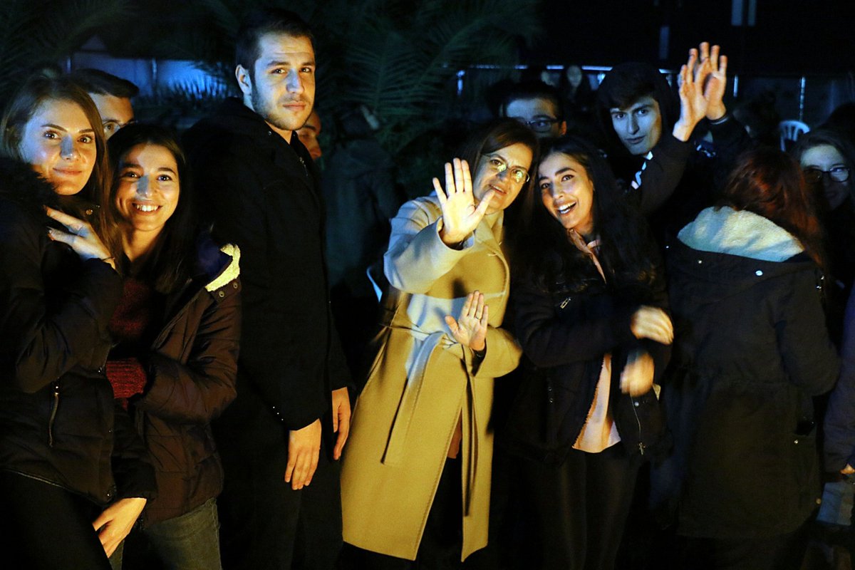 GTÜ öğrenci topluluklarının ortaklaşa organize ettiği geleneksel Kelebek Ateşi etkinliği Sahil Tesislerinde gerçekleştirildi.Çeşitli ikramların yapıldığı etkinlikte güvenlik personeli ve öğrencilerimizin canlı müzik gösterisi, yakılan ateş geceyi aydınlatıp ısıttı. #Kelebekateşi