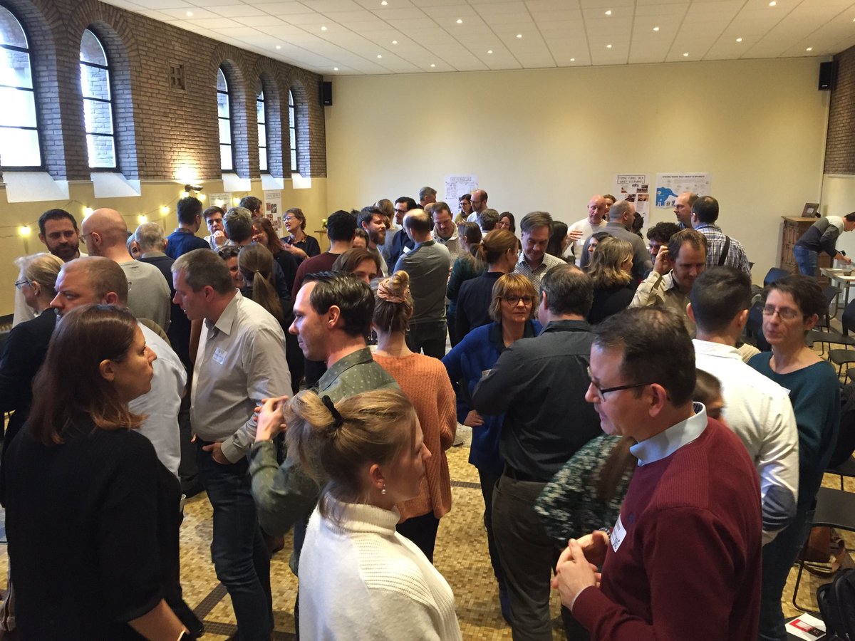 Impromptu networking at the start of our first #ileanyule conference