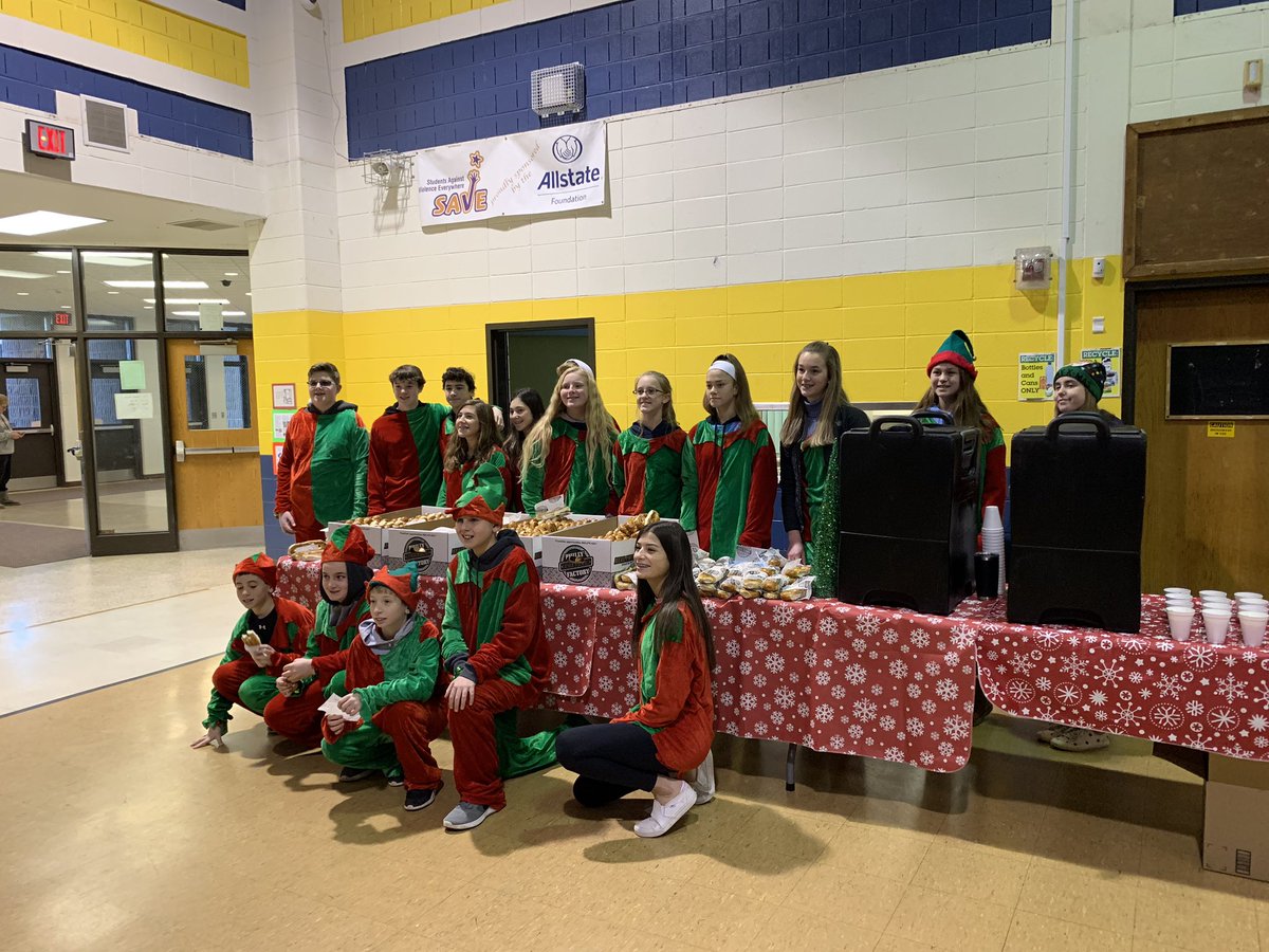 OMSStuCouncil's tweet photo. Spreading merriment at Olson! Thank you @tabernaclehsa for the yummy hot chocolate! https://t.co/OW5V0D1a9U