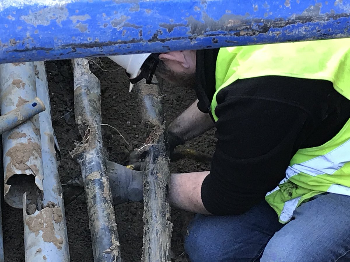 OrangeGrandEst's tweet photo. 🚧A @Grand_Nancy ,suite à une erreur sur un chantier de forage, 4.000 clients sur #Seichamps #Pulnoy #SaintMax et #EsseyLesNancy sont privés de services internet, téléphone et TV. 💻📞📺
Nos équipes sont mobilisées pour rétablir le réseau dans le secteur. https://t.co/YdGPAEqoSQ