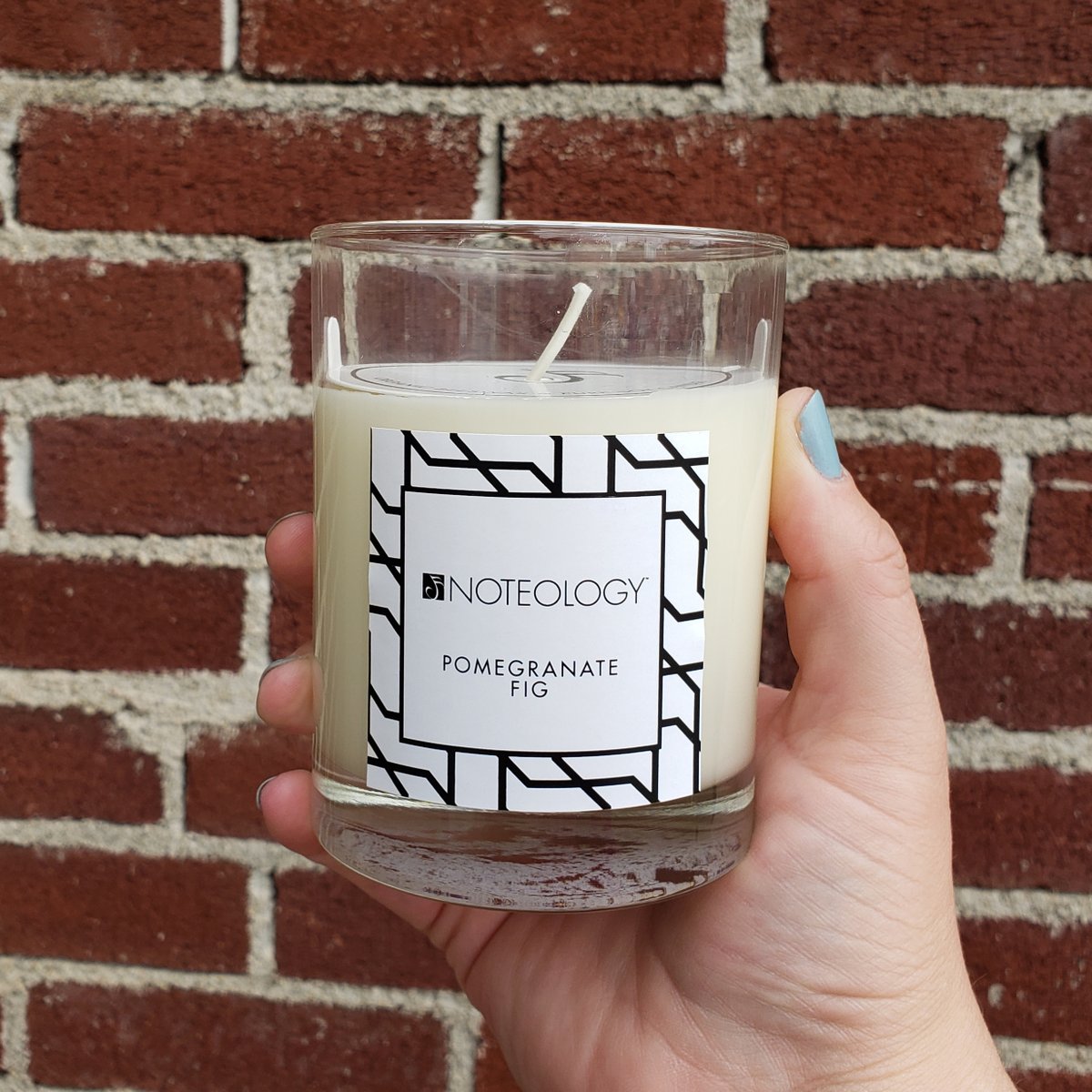 Pomegranate Fig ... an unexpected holiday scent 🎄 as unique as you are. 😎

#christmasscents #soycandles #handpoured #shoplocal #shopScranton #notefragrances #newname #noteology