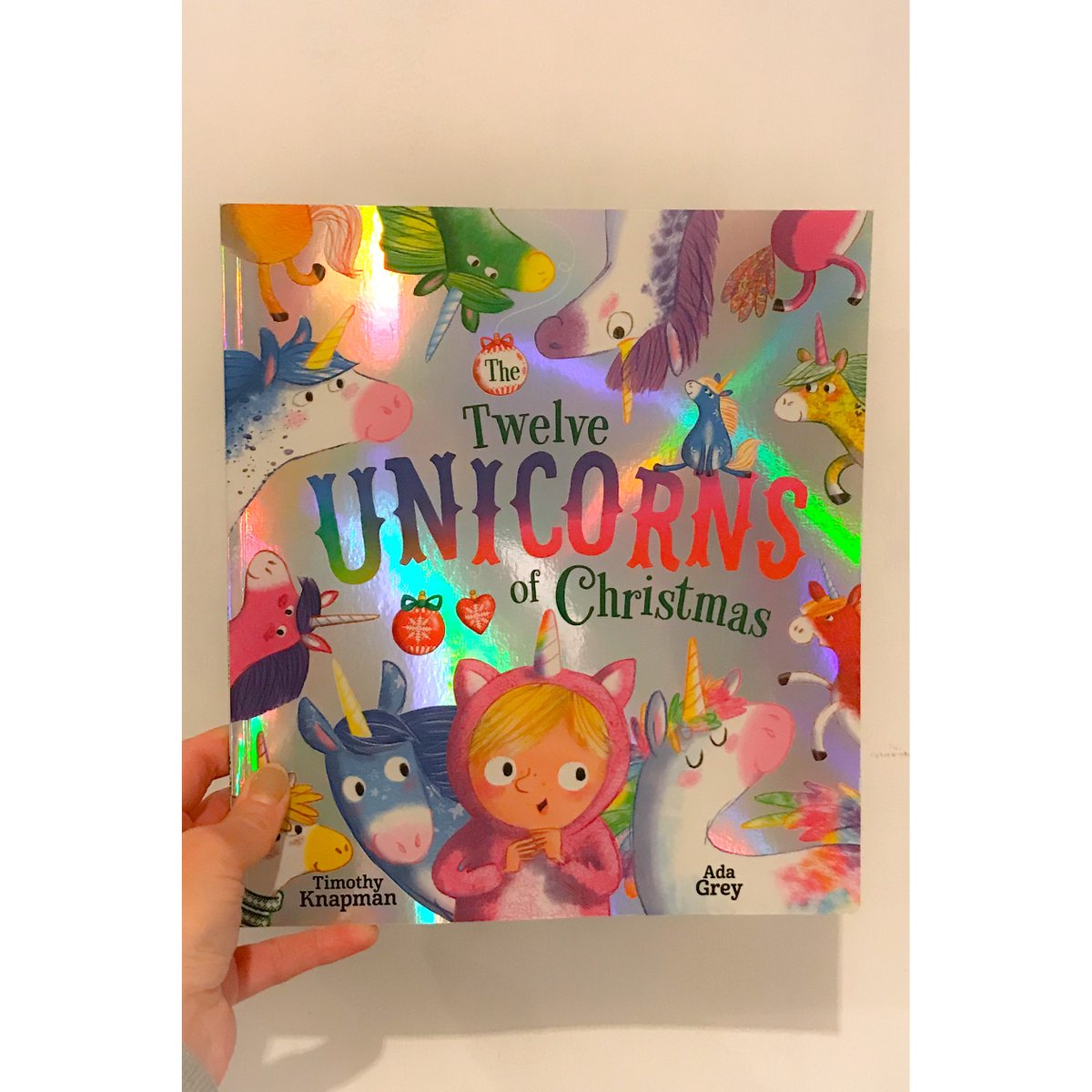 TellingTalesUK's tweet photo. ⭐️CHRISTMAS WORKSHOP⭐️
This Saturday (21st December) 11am - 12pm we have the wonderfully talented @adagreybright onboard Telling Tales with her 12 Unicorns of Christmas Book. Book online!
#christmascraft #kidworkshop #hackney #broadwaymarket #unicorncraft #illustratorworkshop https://t.co/nHVGYwJZrB