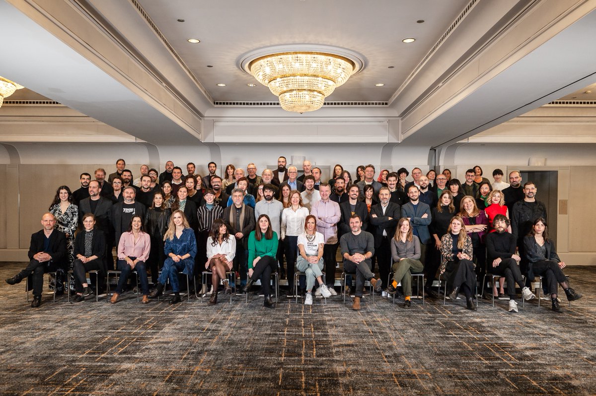 L'Acàdemia del Cinema Català ha reunit els nominats i nominades als XII #PremisGaudí, per la tradicional foto de família, a l'<a href="/HotelArtsBcn/">Hotel Arts Barcelona</a> 🙌 Molta sort a totes i tots, ens veiem la nit del 19 de gener a la Gala! 😉

👉 premisgaudi.cat/nominades