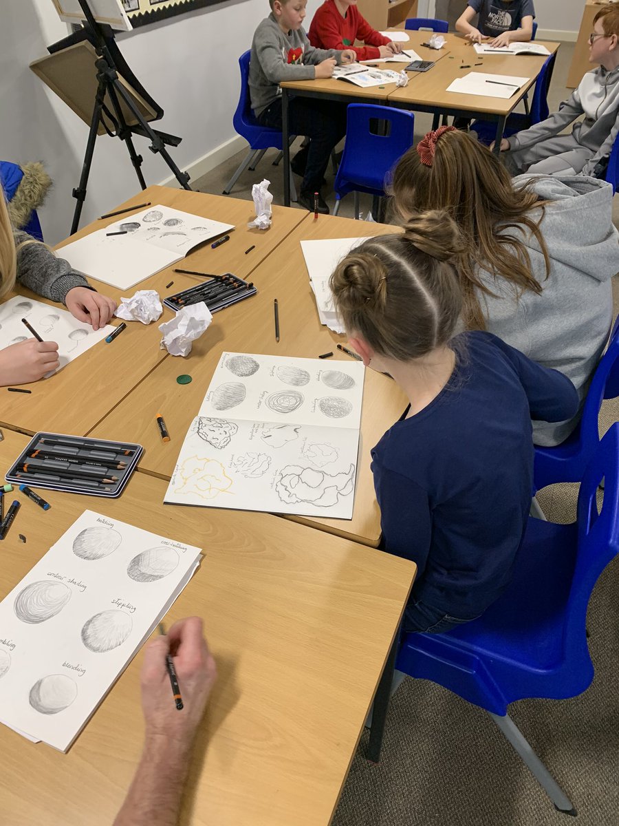 SimpsonsLane6C's tweet photo. Year 6 are enjoying a workshop today with a professional artist @SimpsonsLane https://t.co/oXNuiAj9nc