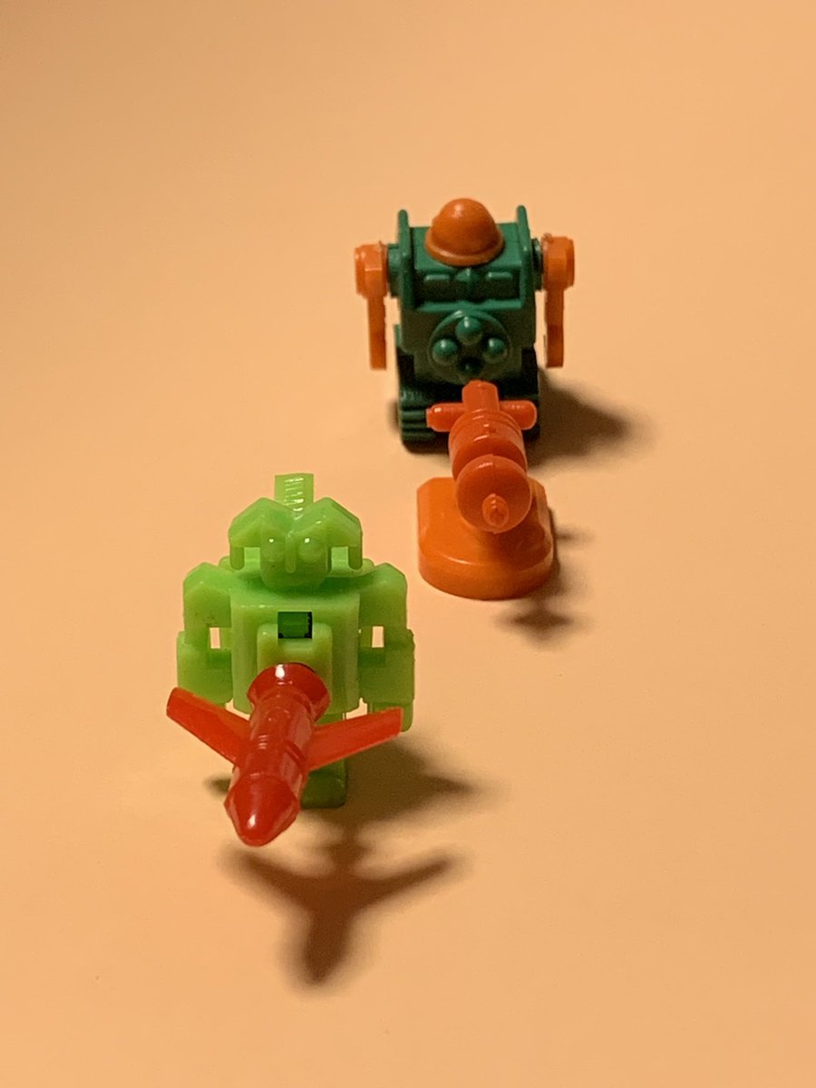 ピーカップ 懐かしいモノ ミサイル軍団vsロボット軍団 どちらもカッコよい 駄玩具 ガチャガチャ 今野産業 T Co Tqkspu7wgk Twitter