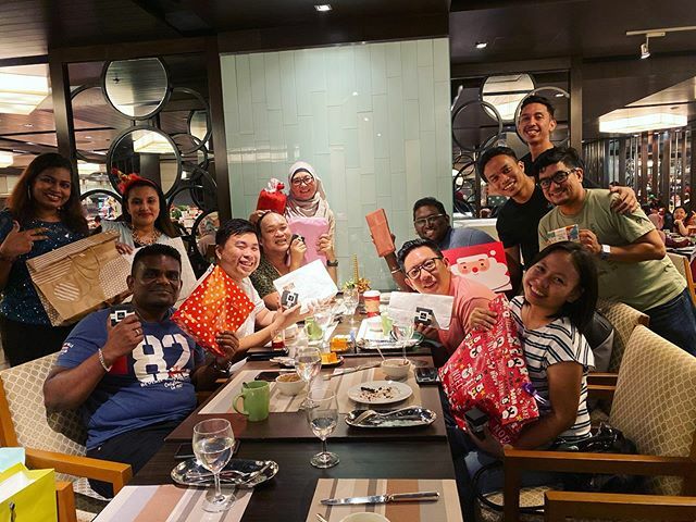 ZacRazak's tweet photo. That time of the year that everyone manage to gather in the same city. Happy holidays to all! #lifeatmaxis https://t.co/jx5EGqN3y5 https://t.co/t1ewOmwoMK