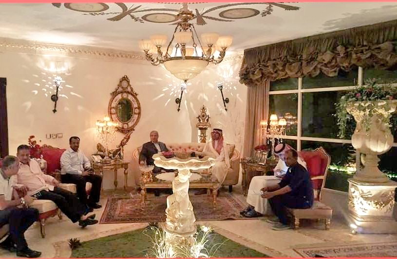 ADeveloment's tweet photo. الوليد الدهش التويجري رئيس اعضاءمجلس ادارةالمجموعة السعوديةللإستثمار
يلتقي ويستضيف وفد اتحاد رجال الإعمال والإستثمار الهندي

Alwaleed Aldahash Altuwaijri The Head Of  Board Directors Of Saudi Investment Group Meets &amp; Hosts A Delegation Of Indian Businessmen&amp;Investors Organization https://t.co/4t0kLdetwR