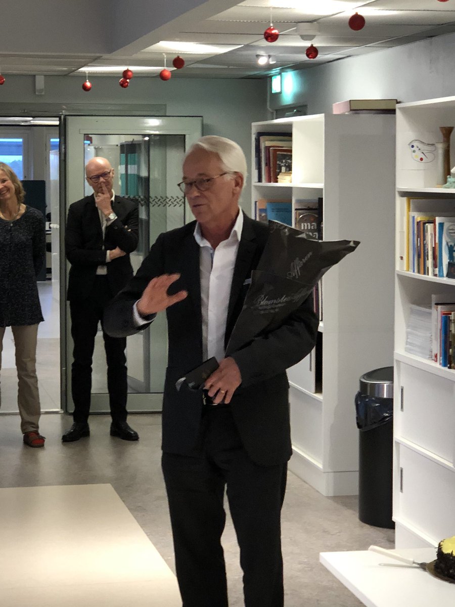 Idag avtackar vi trotjänaren Christer Yllner som under sina år verkat som gy expert, rektor på Hersby och Gångsätra. Men också som en vän, kollega och medmänniska. Stort lycka till med pensionen och passionen #lidingö @Lidingo_stad #tillsammans