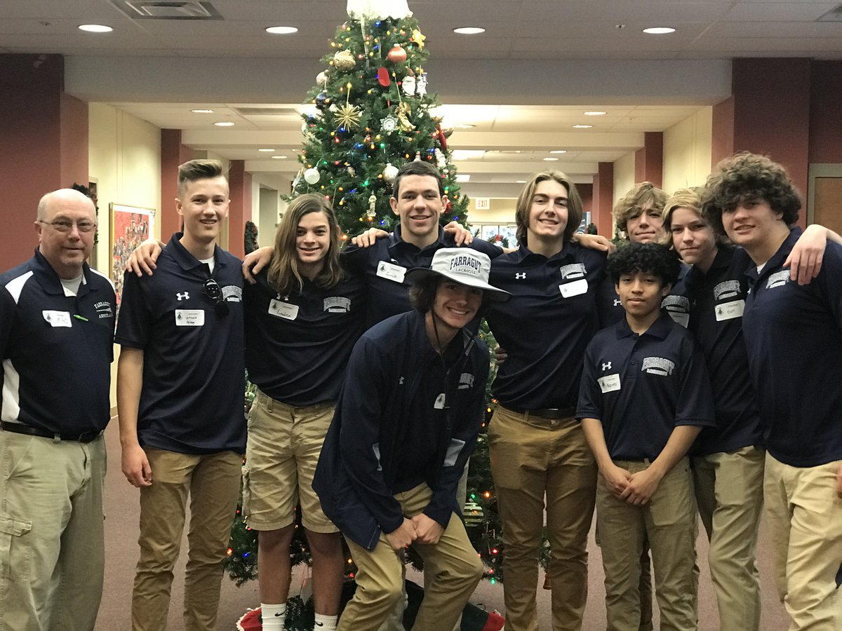 Couple weeks ago, the FHS Mens Lacrosse team helped out for two days at FFUMC with their Christmas Charity event. A total of 104 hrs. Well done! @AdmiralAnnounce @farragutpress1 @Clabo_Crazies