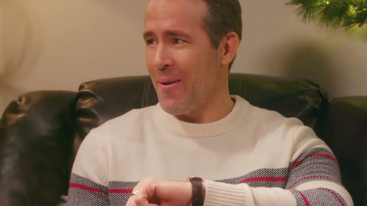 Ryan Reynolds shared a foul way of getting rid of holiday guests who outstay their welcome on “The Tonight Show starring Jimmy Fallon.' huffp.st/vXTl5fv