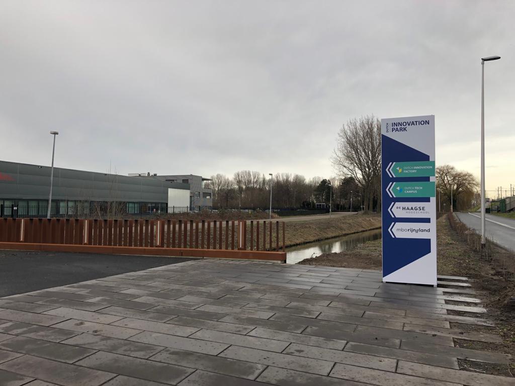 DutchInnoPark's tweet photo. Looproute vanaf station Lansingerland-Zoetermeer; linksaf naar @DIF079, Dutch Tech Campus, @dehaagse en @mboRijnland ! 🚶🏼‍♂️🚶🏼‍♀️ https://t.co/vBGvWLe16E